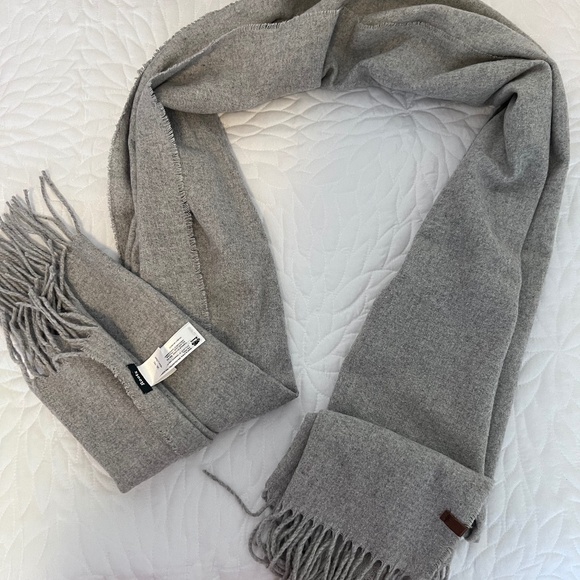 Roots Fringe Scarf - Picture 3 of 3